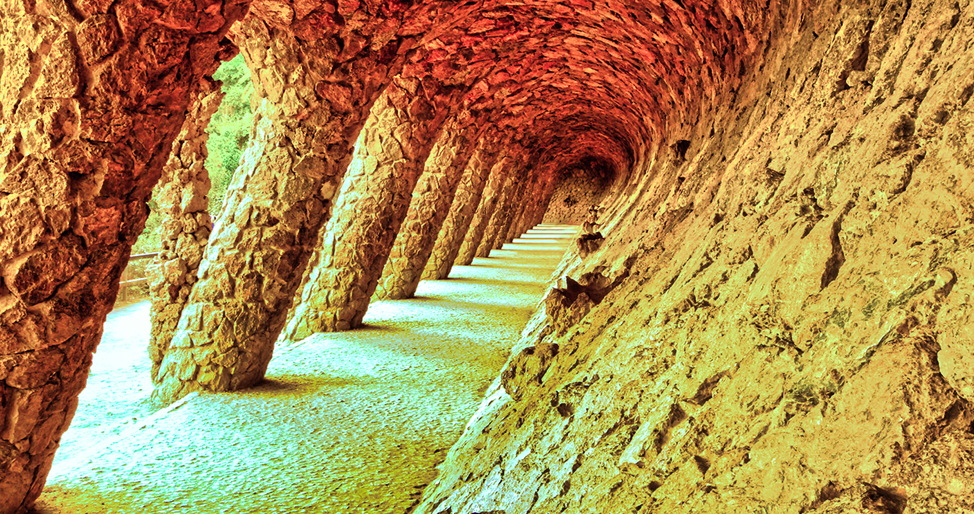 Barcelona-Antonio Gaud Park Guell Column Tunnel